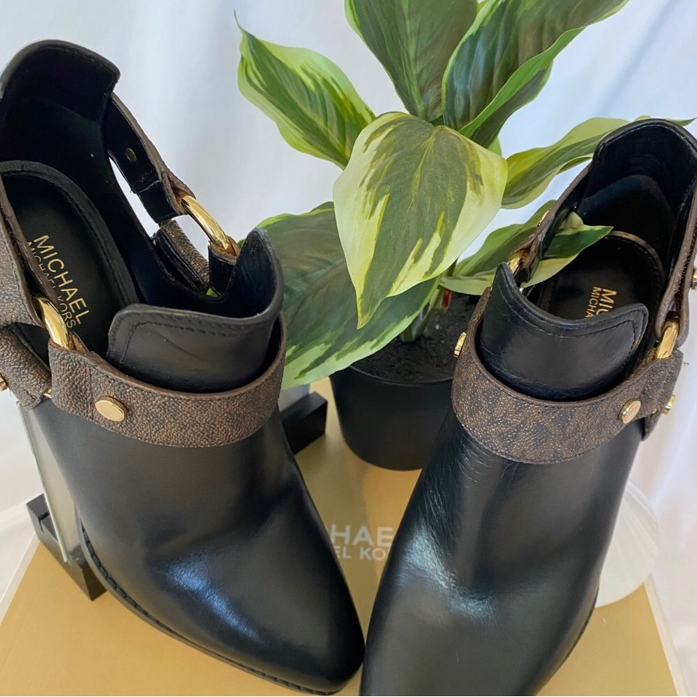 Michael Kors Pamela booties, black new without tags